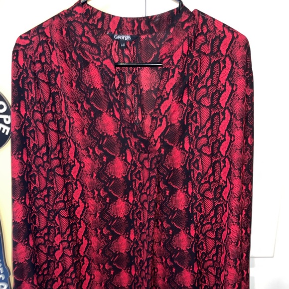Gorgeous Snake skin Blouse in Red and Black - Picture 3 of 5